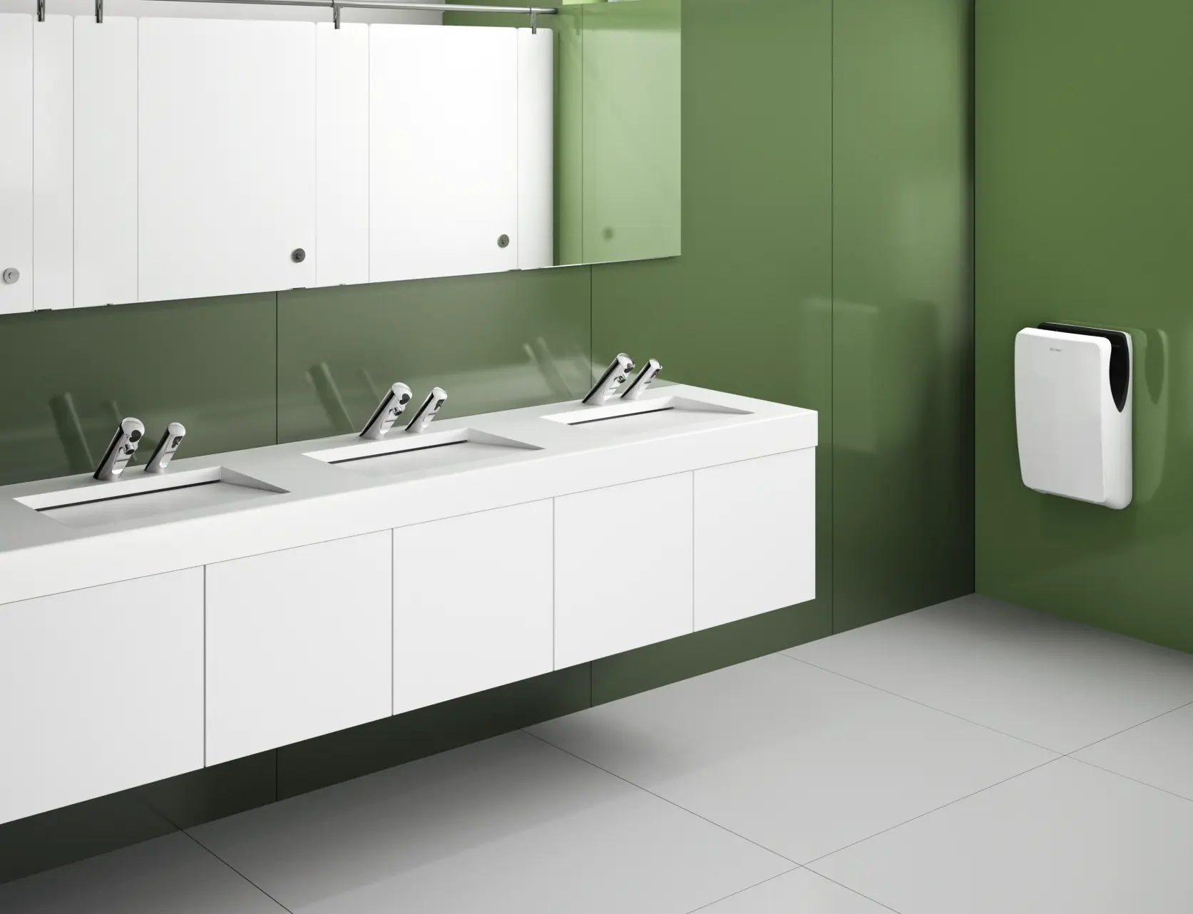 Öffentlicher Waschraum mit Sensorarmaturen. Toilettes publiques avec robinets automatiques.